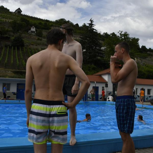 Der Schwimmwettkampf Im Schonen Freyburger Freibad 09 