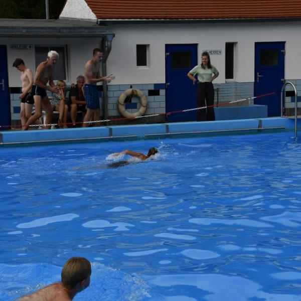 Der Schwimmwettkampf Im Schonen Freyburger Freibad 16 