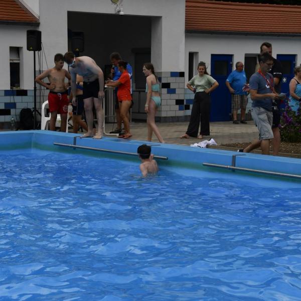 Der Schwimmwettkampf Im Schonen Freyburger Freibad 34 