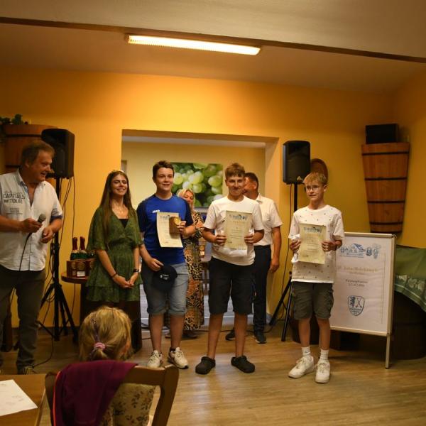 Siegerehrung Durch Den Freyburger Burgermeister Udo Manicke Und Die Freyburger Weinprinzessin Jennifer Jager 10 