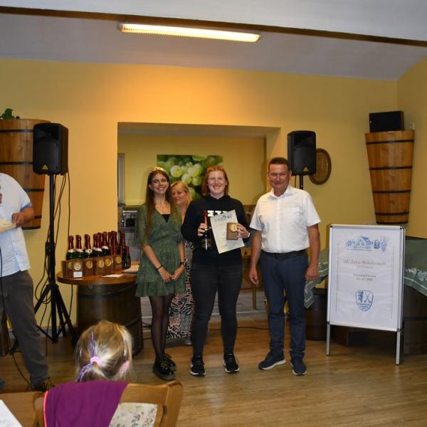 Siegerehrung Durch Den Freyburger Burgermeister Udo Manicke Und Die Freyburger Weinprinzessin Jennifer Jager 18 