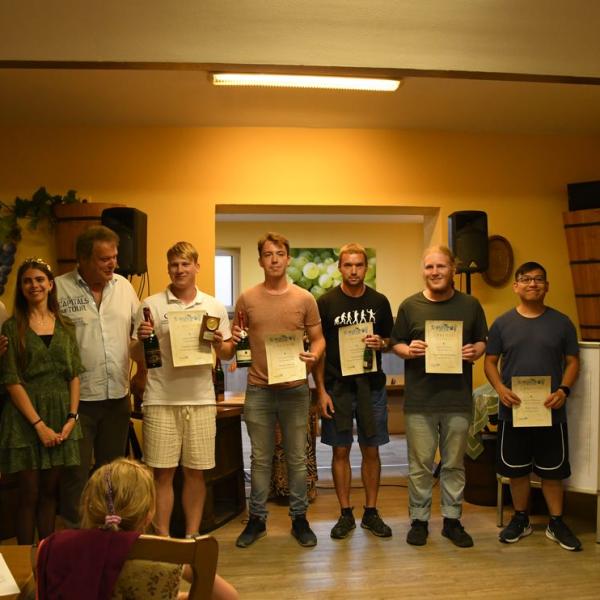 Siegerehrung Durch Den Freyburger Burgermeister Udo Manicke Und Die Freyburger Weinprinzessin Jennifer Jager 19 