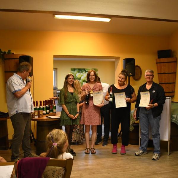 Siegerehrung Durch Den Freyburger Burgermeister Udo Manicke Und Die Freyburger Weinprinzessin Jennifer Jager 26 