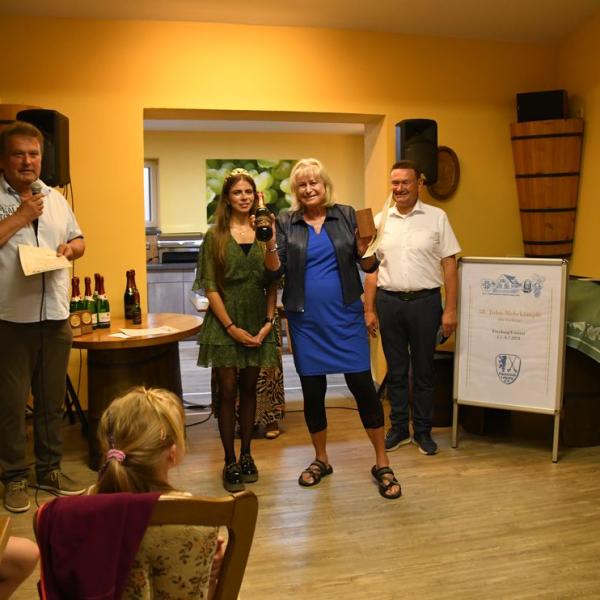 Siegerehrung Durch Den Freyburger Burgermeister Udo Manicke Und Die Freyburger Weinprinzessin Jennifer Jager 37 