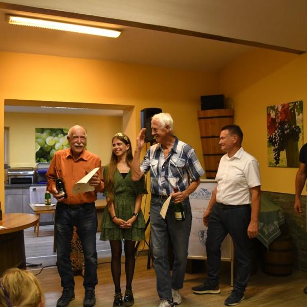 Siegerehrung Durch Den Freyburger Burgermeister Udo Manicke Und Die Freyburger Weinprinzessin Jennifer Jager 40 